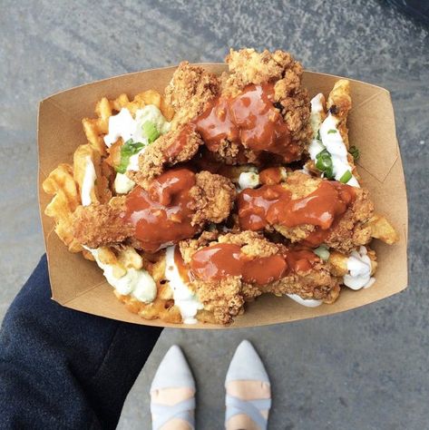 L.A.’s 31 Best Cheap-Eats Spots (& What To Order) #refinery29 https://www.refinery29.com/en-us/los-angeles-cheap-eats#slide-11 Criss Cut Fries, Best Food Trucks, La Eats, California Food, Food Truck Ideas, Cali Trip, Los Angeles Food, Food Eating, California Trip