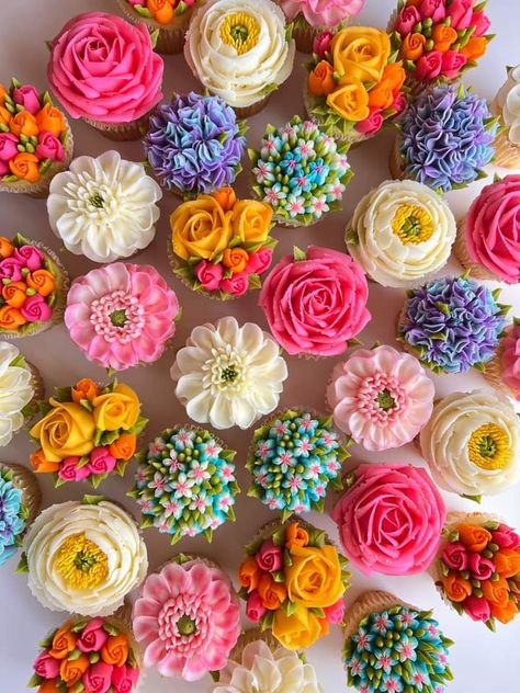 Wildflower Wedding Theme, Boda Mexicana, Flower Cupcakes, Cute Birthday Cakes, Garden Party Wedding, Future Wedding Plans, Wildflower Wedding, Pretty Wedding, Pretty Cakes