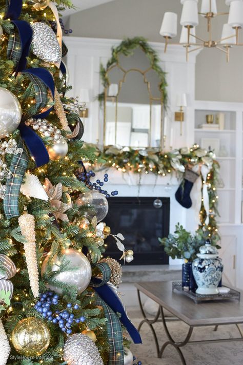 30 Beautiful Houses From the 2019 Holiday Tour of Homes - This is our Bliss Blue Christmas Decor, Clarence House, Holiday Christmas Tree, All Christmas, Blue Christmas, Tree Decor, Vintage Home Decor, Vintage Home, Chinoiserie