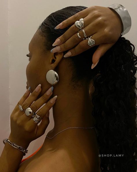 Silver drip for the gyals >>🤍✨ Shop the drop on shoplamy.com or Dm 💘 Silver Rings Black Women, Silver Jewelry Brown Skin, Black Women Silver Jewelry, Silver Jewellery Black Women, Silver Jewelry Aesthetic Black Women, Silver Jewelry On Black Women, Silver Jewelry Black Women, Color Analysis Winter, Silver Jews