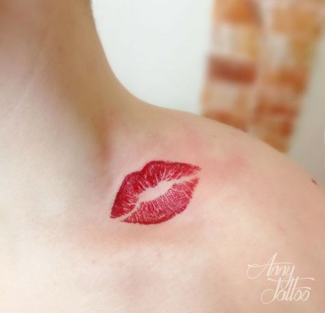 Small Kiss Tattoo, Red Lips Tattoo Kiss, Kiss Tattoo Design, Lips Tattoo Design, Kiss Lip Tattoos, Red Lips Tattoo, Lip Print Tattoos, Pet Portrait Tattoos, Kiss Tattoo