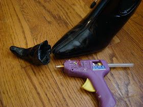 Bubblegum and Duct Tape: Witch's Boots Tutorial Diy Witches Shoes Halloween Decorations, Witches Boots Diy, Diy Witch Shoes Decor, Diy Witch Shoes To Wear, Witches Shoes Diy, Diy Witch Boots Decor, Witch Boots Diy, Witch Boots Decor, Witch Shoes Diy