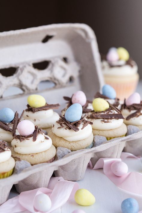 Easter Cupcake Recipes, Easter Cake Easy, Succulent Cupcakes, Egg Cupcakes, Cheesecake Trifle, Easter Baking, Easter Desserts, Easter Eggs Chocolate, Easter Food