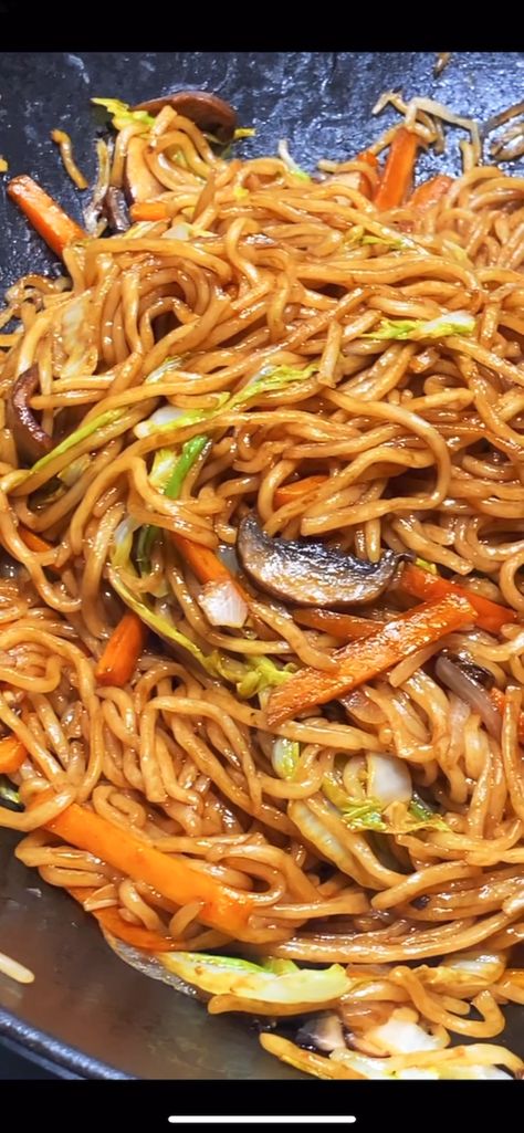 Vegetable Lo Mein with Cabbage and Mushrooms Spaghetti And Cabbage Recipes, Chinese Cabbage Noodles, Vegetable Chow Mein Recipe Easy, Chicken Lo Mein Noodles Recipe, Lomein Noodle Recipes Easy, Lo Mein Recipe Vegetable, Lo Mein With Cabbage, Chinese Lo Mein Recipe, Veggie Lo Mein Recipe