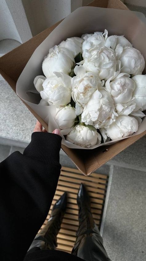 Boquette Flowers, Nothing But Flowers, Flower Therapy, Peonies Bouquet, Beautiful Bouquet Of Flowers, Luxury Flowers, Beautiful Bouquet, 2024 Vision Board, 2024 Vision