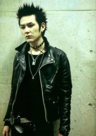 Ryuhei Matsuda 松田 ��龍平, Nana (2005) 90s Punk Aesthetic, Japanese Punk Fashion, 90s Punk Fashion, Punk Fashion Male, Ryuhei Matsuda, Visual Kei Outfits, Visual Kei Fashion, Japanese Punk, 2000s Punk