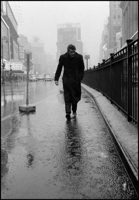 Dennis Stock, Times Square New York City, James Dean Photos, Lee Strasberg, Jimmy Dean, Actor Studio, East Of Eden, Actor James, Gene Kelly