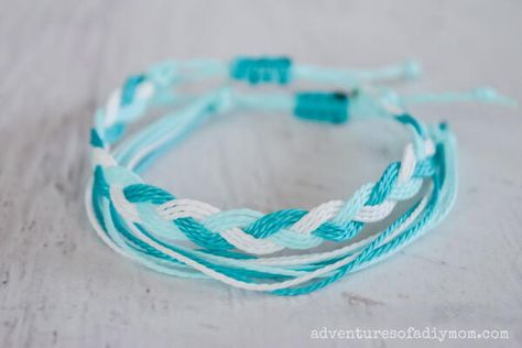 Diy Pura Vida Bracelets With Charm, Diy Pura Vida Bracelets Tutorial, How To Make Pita Vida Bracelets, Cotton Cord Bracelet Diy, Pura Vida Diy, Waxed Thread Bracelet Diy, How To Make A Cord Bracelet, Puravida Bracelets Diy Tutorial, Purvida Bracelets Diy