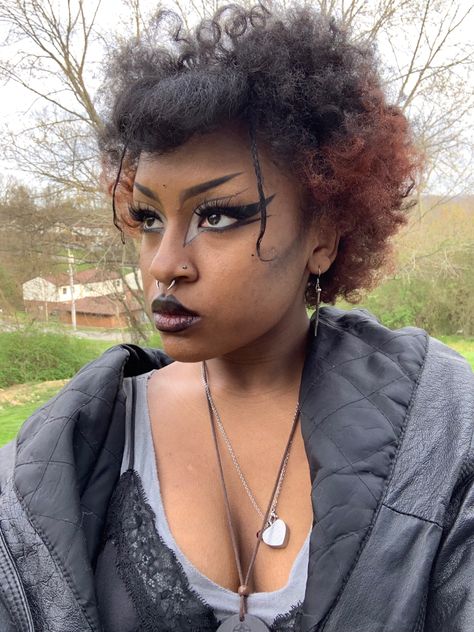 Buff Goth Men, Trad Goth Makeup Poc, Afro Goth Hairstyles, Black Goth Hairstyles, Gothic Glam Makeup, Alternative Eyebrows, 80s Glam Rock Makeup, Punk Makeup 80s, 80s Punk Makeup