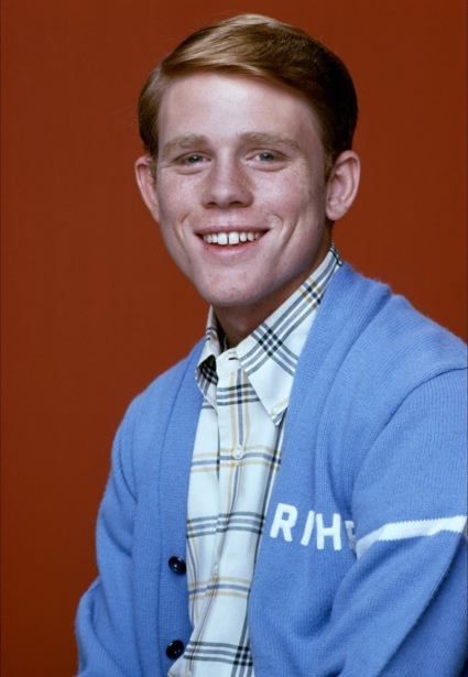 Happy Days - Richard J. "Richie" Cunningham is the middle child and second son of Howard and Marion Cunningham. He was always ready to help any of his friends if they got into trouble and also looked after his younger sister Joanie as she grew up. - Ronald William "Ron" Howard (born March 1, 1954) is an American film director, producer and actor. Richie Cunningham, Happy Days Tv Show, Jerry Mathers, 1963 Corvette Stingray, Laverne & Shirley, 1970s Tv Shows, Pop Tv, Ron Howard, The Andy Griffith Show