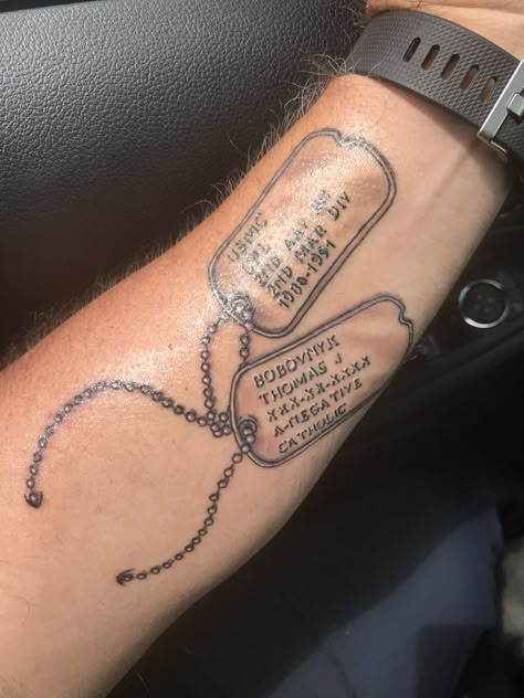 Navy Veteran Tattoo, Veteran Memorial Tattoo, Dog Tag Tattoo For Men, Military Tattoos Women, Dog Tags Tattoo For Women, Dogtag Tattoo, Army Mom Tattoos, Usmc Tattoo Ideas, British Army Tattoo