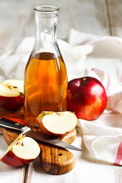 From treating hair and skin problems to being the ultimate weight loss weapon, apple cider vinegar is known for its many health benefits. However, there are still quite a few rumours surrounding apple cider vinegar and not all of them are true. Sunburn Home Remedies, Toothache Remedies, Apple Cider Vinegar Face Mask, Toothache Relief, Apple Cider Vinegar Acne, Apple Cider Vinegar Face, Apple Cider Vinegar Recipes, Apple Cider Vinegar Remedies, Apple Cider Vinegar For Skin