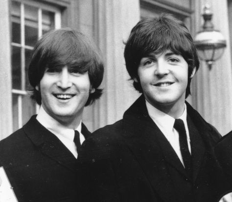 Best friends John Lennon Son, Paul And John, John And Paul, Beatles Quotes, Beatles Love, Lennon And Mccartney, Beatles Music, Beatles Photos, Tony Curtis