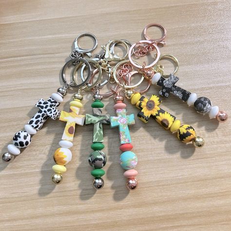 Beautiful Anti Stress Beaded Key Chain To Complete Your Look Beadable Bar Keychain, Beadable Keychains, Keychain Crafts, Beaded Car Charms, Beaded Key Chain, Acrylic Nails Almond Shape, Louis Vuitton Key Holder, Bar Keychain, Pink Keychain