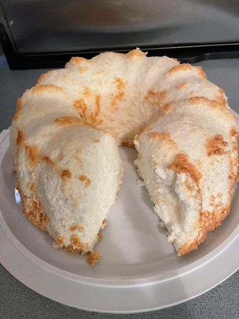 2-INGREDIENT WEIGHT WATCHERS PINEAPPLE ANGEL FOOD CAKE Angel Food Cake Ideas, Cake With Pie Filling, Ww Cake, Best Angel Food Cake, 2 Ingredient Cake, Food Cake Ideas, Pineapple Angel Food Cake, 2 Ingredient Cakes, Angel Food Cake Mix