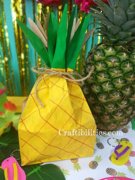 PINEAPPLE bags for a LUAU themed party - great party idea for kids - inexpensive and super cute!! Creepy Names, Pineapple Birthday Theme, Project Graduation, Party Photo Booth Backdrop, Diy Pineapple, Pineapple Bag, Pineapple Theme, Pineapple Birthday, Luau Theme Party