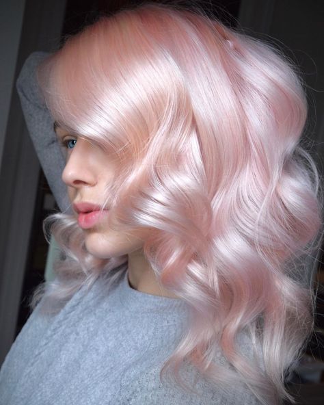 Pastel Hair & Platinum Hair on Instagram: “Peach Pearled Platinum 🍑⚪️ So Soft, So Delicate 🤍Current Obsession/ Creating Warm Iridescent Blondes, Most Definitely. All Color Using…” Cabelo Pin Up, Platinum Hair Color, Hair Colour Design, Light Pink Hair, Pink Blonde, Pink Blonde Hair, Creative Hair Color, Rainbow Hair Color, Hair Color Pastel