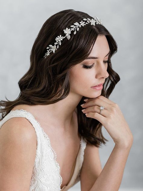 Headband Curls, Reception Hairstyles, Bridal Hair Down, Headpiece Hairstyles, Wedding Hair Headband, Tiara Hairstyles, Wedding Hair Inspiration, Wedding Hair Down, Short Wedding Hair