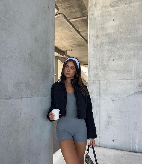 Grey Jumpsuit Outfit Casual, Gray Headband Outfit, Grey One Piece Jumpsuit Outfit, Head Band Outfits, Grey Headband Outfit, Head Bands Aesthetic, Headband Outfit Summer, Grey Jumpsuit Outfit, Head Band Outfit