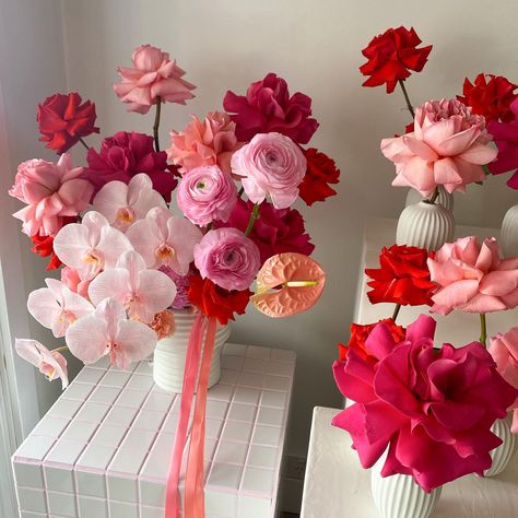 Bouquet Styles, White Flowers Wedding, Kangaroo Valley, Pink Flower Arrangements, Orange Wedding Flowers, Valentine Bouquet, Red Valentine, Wedding Colours, Hens Party