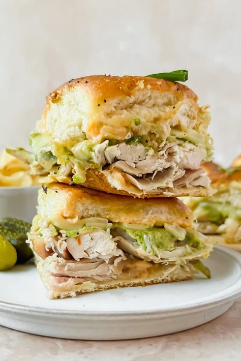 Rotisserie Chicken Hawaiian Sliders - A Paige of Positivity Sandwiches With Rotisserie Chicken, Basic Lunch Ideas, Rotisserie Chicken Sandwich Recipes, Rotisserie Chicken Sliders, Burger Slider Recipes, Amazing Sandwiches, Burger Sliders Recipes, Chicken Hawaiian, Hawaiian Sliders