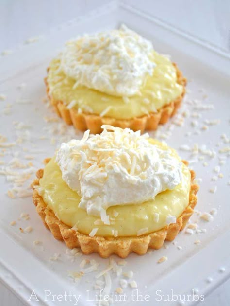 Coconut Cream Tarts | A Pretty Life In The Suburbs. #dessert #sweet #coconut #cream #tarts #recipe Shortbread Cookie Crust, Cream Tarts, Coconut Tart, Cream Tart, Coconut Desserts, Tart Dessert, Mini Tart, Coconut Cream Pie, Pretty Life