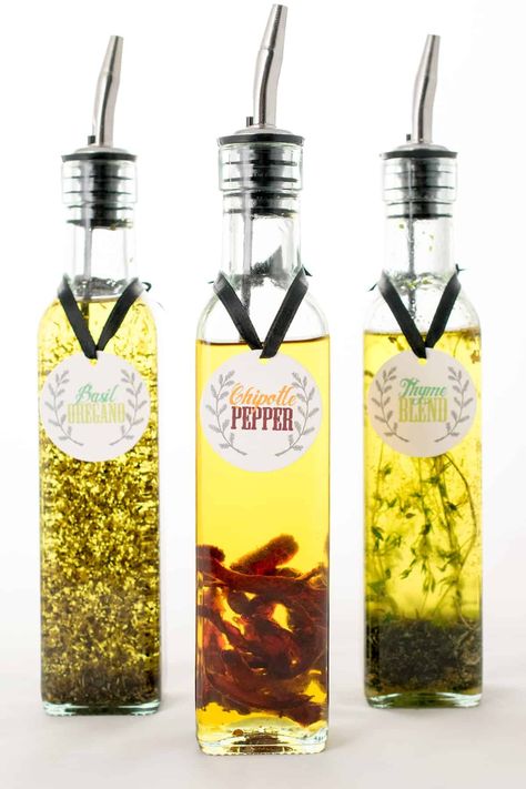 Infused Oil Recipes, Dipping Oil, Flavored Olive Oil, Olive Oil Recipes, Flavor Combinations, Infused Oil, Infused Olive Oil, Homemade Spices, Cooking Oils