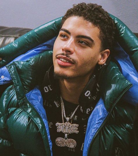 Jay Critch, Flipagram Instagram, Light Skin Men, Cute Black Guys, Fine Black Men, Corte De Cabelo Masculino, Attractive Guys, Black Boys