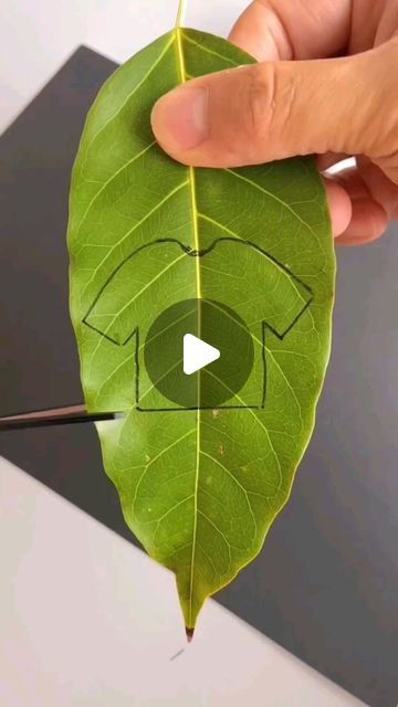 Nature Crafts Kids, Hand Crafts For Kids, Leaf Crafts, Led Diy, Diy Crafts Paper Flowers, Diy Crafts For Kids Easy, 자수 디��자인, Easy Diy Art, Art Drawings For Kids