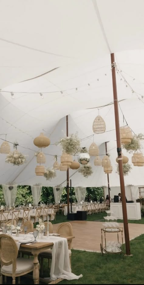 Casual Wedding Set Up, Backyard Wedding Alter Diy, Boho Wedding Tent Decor, Outdoor Covered Wedding, Flower Arch Alternative, Backyard Classy Wedding, Tent Wedding Inspiration, Ranch Style Wedding Decor, Backyard Style Wedding