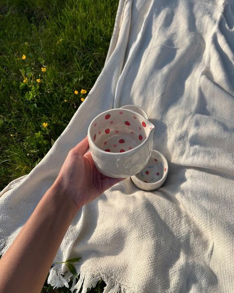 the cutest handmade matcha bowls for my matcha lovers will be available in three different patterns on sunday, june 9th at 1pm (swedish time) 🍵🍓🫐 Trinket Dish Ideas, Color Me Mine, Beginner Pottery, Dish Ideas, Matcha Bowl, Diy Pottery, Ceramics Pottery Art, Business Idea, Pottery Painting