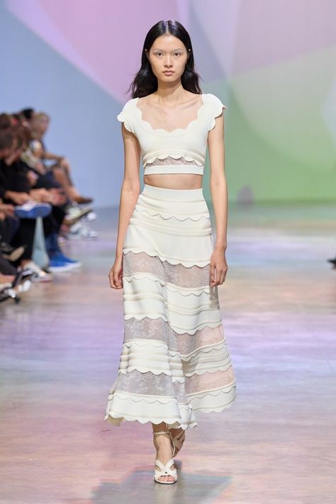 Elie Saab Spring 2023, Spring Hygge, Cloth Designs, Work Illustration, Spring 2023 Ready To Wear, Ellie Saab, Elie Saab Spring, Boutique Couture, 2023 Fashion Trends