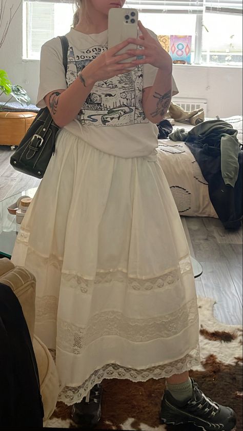 White Skirt Outfits, White Skirt, Skirt Outfits, Oversized Tshirt, Floral Skirt, Lace Skirt, Skirt, Sewing, Lace