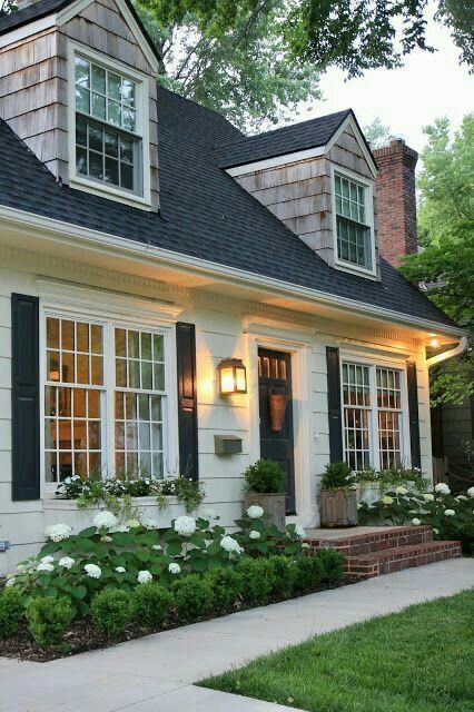 Cape Cod Exterior, Cape Cod House Exterior, Cottage House Exterior, Black Shutters, Cottage Inspiration, Cottage Exterior, Casas Coloniales, Cape Cod House, Exterior Remodel