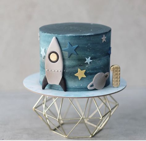 1st Trip Around The Sun, Rocket Cake, Sun Cake, Two The Moon, Boys First Birthday Party Ideas, Boys 1st Birthday Party Ideas, Astronaut Birthday, Baby Boy 1st Birthday Party, Smash Cake Boy