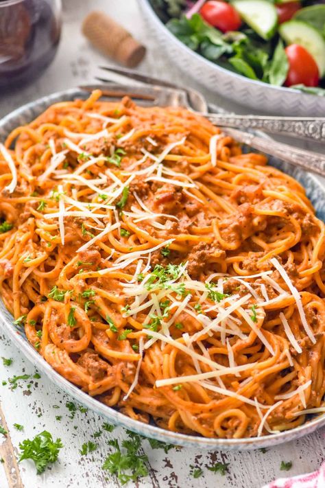 The Wholesome Dish, Best Spaghetti Recipe, Instant Pot Spaghetti Recipe, Cheesecake Fluff, Instant Pot Spaghetti, Crockpot Pasta Recipes, Homemade Meat Sauce, Creamy Spaghetti, Crockpot Pasta