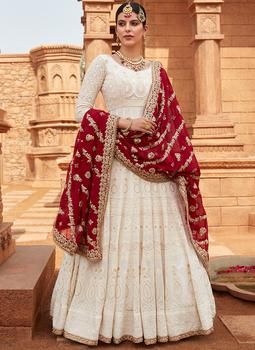 Lakhnavi Anarkali, White Indian Wedding Dress, White Anarkali Dress, Off White Anarkali, Maroon Dupatta, Indian Suits For Women, White Anarkali, Nikah Dress, Georgette Anarkali