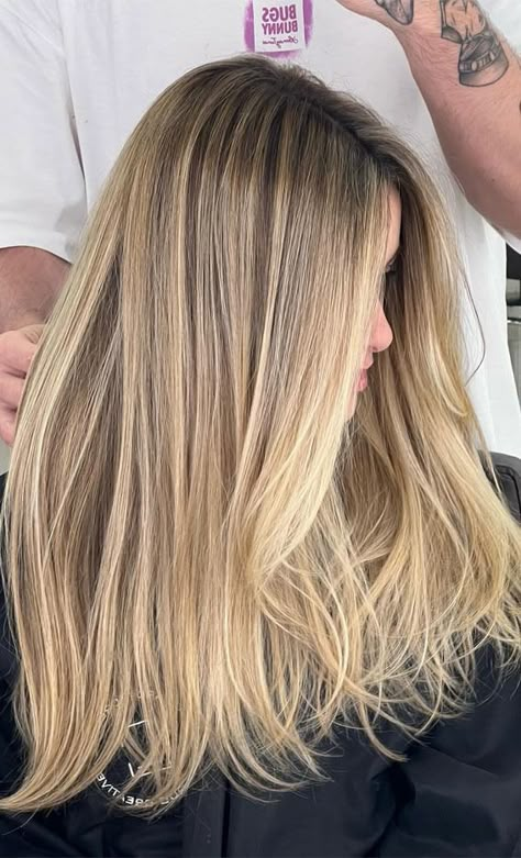 28. Warm Beige Blonde with Shadow Roots The shadow root on beige blonde with honey highlights creates a stunning contrast that adds depth and dimension to straight, long hair.