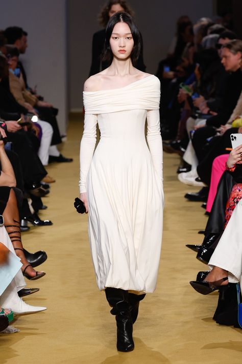 Philosophy by Lorenzo Serafini RTW Fall 2023 [PHOTOS] – WWD Fashion Trend Report, Lorenzo Serafini, Trend Report, Red Carpet Dresses, Fall 2023, Shades Of Grey, Fashion Trend, Philosophy, The Collection