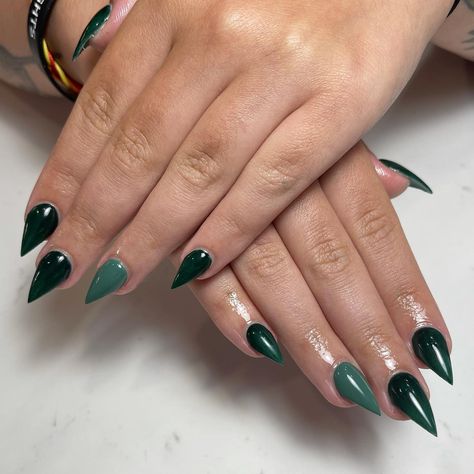 Sharp Pointed Nails, Short Point Nails, Short Pointy Nails Designs, Pointed Nail Ideas, Short Sassy Nails, Short Stelltos Nails, Pointy Short Nails, Nail Ideas Stiletto Short, Short Black Stiletto Nails