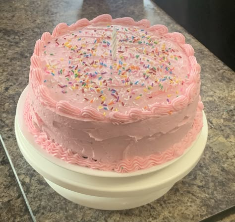 Gracie Abrams Core, Pink Birthday Cake, Make Birthday Cake, Diy Birthday Cake, Pinterest Cake, Birthday Cake Decorating Ideas, Basic Cake, Homemade Birthday Cakes, Stunning Cakes