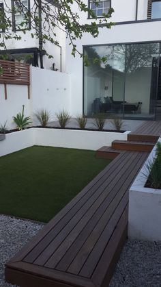 Garden Astroturf Ideas, Backyard Astroturf Ideas, Astroturf Garden Ideas, Astroturf Patio, Astroturf Backyard, Narrow Backyard Ideas, Small Patio Ideas Townhouse, Patio Ideas Townhouse, Small Outdoor Patios