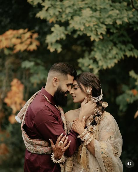 Indian Wedding Couple Portraits, Sangeet Poses For Couple, Prewedding Outfit Ideas Indian, Indian Wedding Poses Couple Photos, Sitting Pose Couple, Royal Couple Photoshoot, Wedding Couple Poses Indian, Modern Wedding Photos, Reception Couple Poses