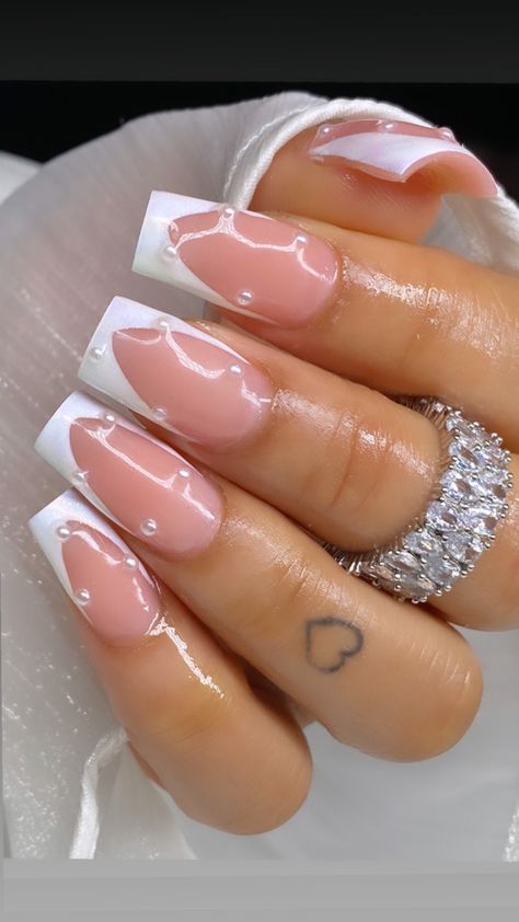 Pearl White Acrylic Nails Square, Pearl Gem Nail Designs, White French Tip Nails Pearls, Short French Nails With Pearls, Square French With Pearls, White Tips With Pearls, Short White Graduation Nails, Acrylic Nail Designs With Pearls, White French Tip Pearls