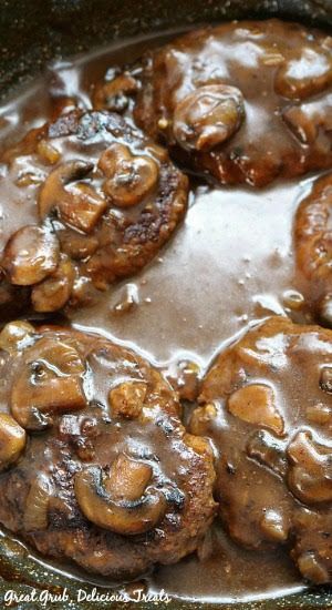 Salisbury Steak Recipe Easy, Mushroom Onion Gravy, Best Salisbury Steak Recipe, Homemade Salisbury Steak, Salisbury Steak Recipe, Salisbury Steak Recipes, Easy Steak Recipes, Beef Patties, Onion Gravy