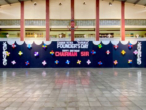 School Function, Founders Day, Stage Decoration, Stage Decorations, Decoration Idea, Graduation Day, School Decorations, Diy Arts And Crafts, Kids Activities