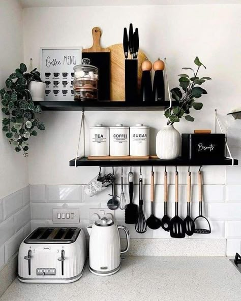 Kitchen Shelf Decor Ideas, Organiser Cucina, Kitchen Shelf Decor, Small Apartment Kitchen, White Kitchen Decor, Minimalist Kitchen Design, Kitchen Decor Apartment, Interior Design Per La Casa, Small Kitchen Decor