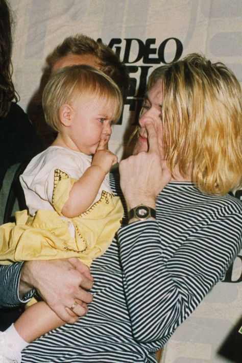 Kurt Cobain & daughter Frances Bean Riley Hawk, 90s Music Artists, Curco Vein, Kurt Cobain Photos, Kurt And Courtney, Donald Cobain, Frances Bean Cobain, Kaptan Jack Sparrow, Krist Novoselić