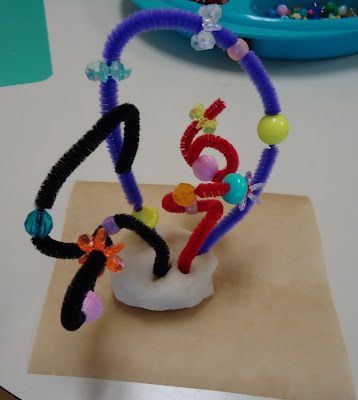 "School Visit" and Pipe Cleaner Sculptures from To the Lesson! Family Art Night, Family Art Projects, Adaptive Art, Kindergarten Art Lessons, Montessori Art, Sensory Art, Sculpture Projects, Art Night, Alexander Calder