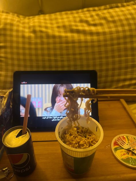 Aesthetic Korean Things, Korean Night, Korean Lifestyle Aesthetic, Watching Drama Aesthetic, Korean Drama Aesthetic, Korean Dramas, Korean Vibe, Korean Vibes, Korean Core